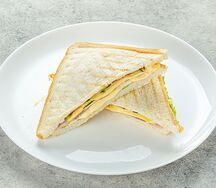 Сэндвич с ветчиной и грудинкой