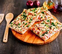 Пицца с колбасой и грибами