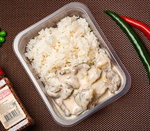 Печень индейки со сметаной и рисом