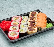 Роллы ассорти Гурман в упаковке 16шт