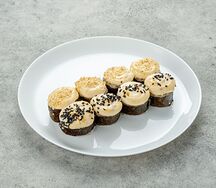 Запеченные роллы с курицей чили