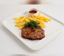 Стейк из cвинoй шеи с соусом BBQ