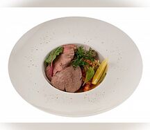 Салат с ростбифом и овощами мисо