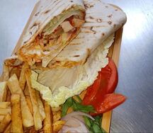 Шаурма с картофелем фри и курицей