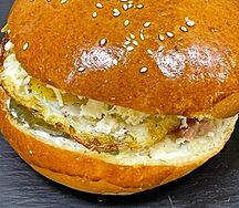 Сэндвич ветчина с яйцом