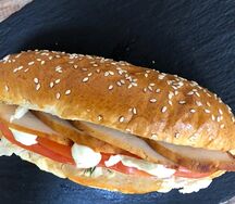 Хот-дог с копченой курицей