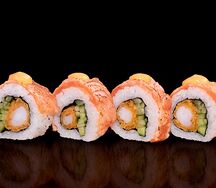 Ролл с обожженным лососем