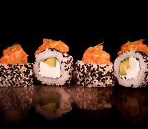 Ролл тартар с лососем