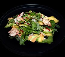 Салат с креветками спайси и авокадо