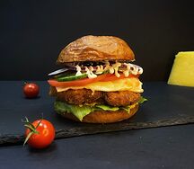 Чикенбургер с омлетом