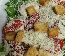 Салат Цезарь с мясом цыпленка