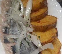 Сельдь с луком и картофелем