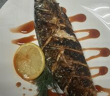 Скумбрия на мангале с пряными травами