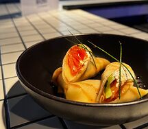 Блинчики с лососем и творожным сыром