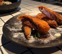 Жареные блинчики с бананом и творогом