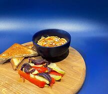 Классический хумус с печёными овощами