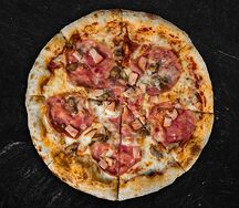 Пицца с ветчиной и курицей