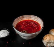 Борщ с свиным ребром и пампушками