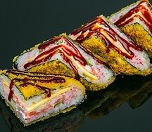 Онигири с креветками и лососем