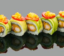 Ролл Креветка темпура с сальсой из манго и клубники