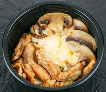 Удон с курицей, грибами в сливочном соусе