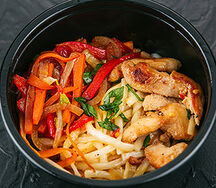 Удон с курицей и сладким чили