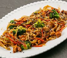 Азиатская лапша с курочкой и овощами