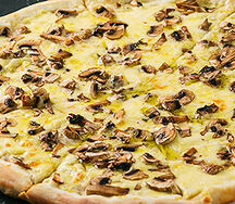 Космо-пицца Грибная с соусом бешамель и трюфельным маслом