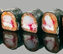 Ролл с креветкой и лососем