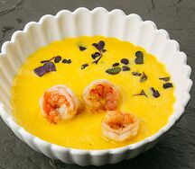 Кукурузный крем-суп с креветкой гриль