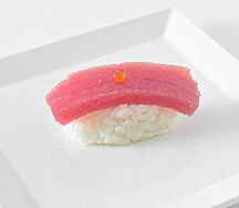 Суши с тунцом