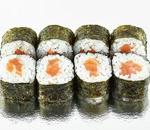 Маки с лососем