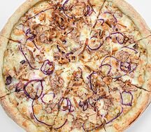 Пицца с тунцом и луком