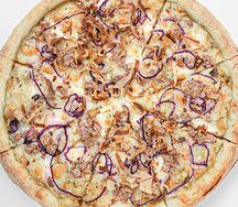 Пицца с тунцом и луком