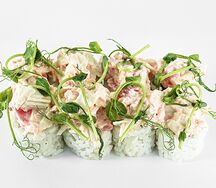 Ролл с мидиями, тунцом и крабом