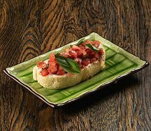 Брускетта с томатами и рикоттой