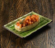 Брускетта с крем-чиз и лососем