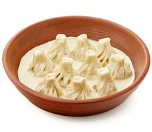 Мини-хинкали с курицей в сырном соусе