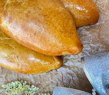 Пирожок с яйцом и луком