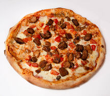 Пицца с грудкой и карбонадом