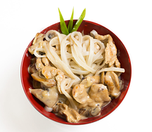 Удон в сливочно-грибном соусе с курицей