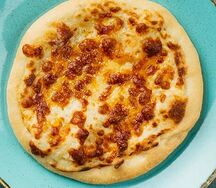 Мини-пицца с сыром сулугуни