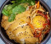 Лапша удон с курицей и овощами в соусе терияки