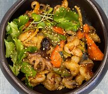 Удон с морепродуктами и овощами