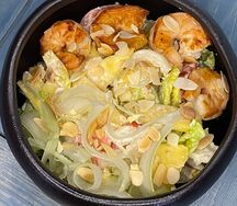 Салат из тайского манго с тигровыми креветками