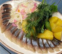 Сельдь с пряным картофелем