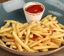 Картофель фри с кетчупом