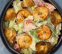 Салат Цезарь с креветками