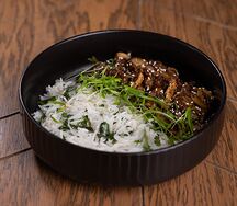 Говядина в соусе черный перец с азиатским рисом