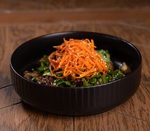 Салат с говядиной и баклажанами фри